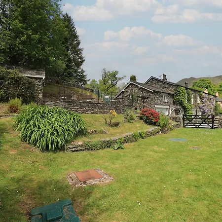 2 Hart Head Barn Holiday home *